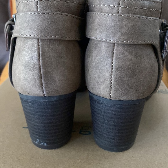 Indigo Road Woman’s Booties - Picture 4 of 6